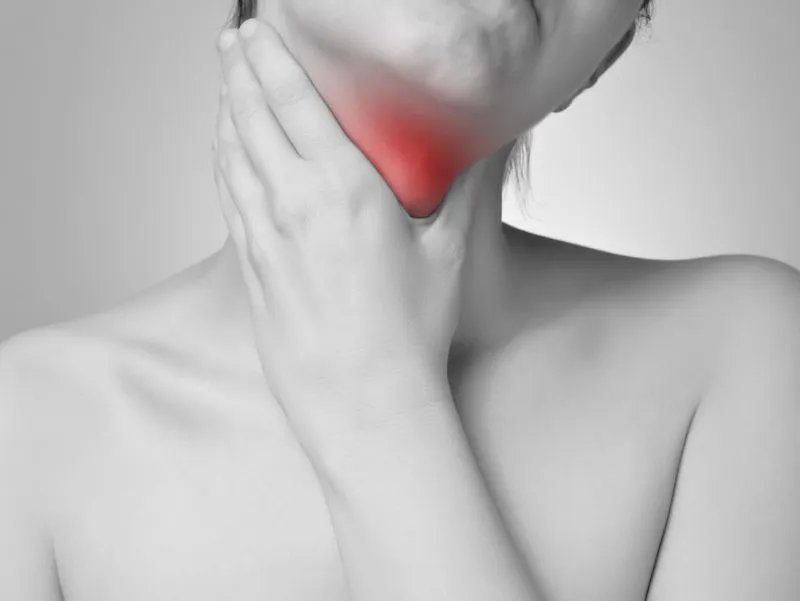 咽侧索在什么位置