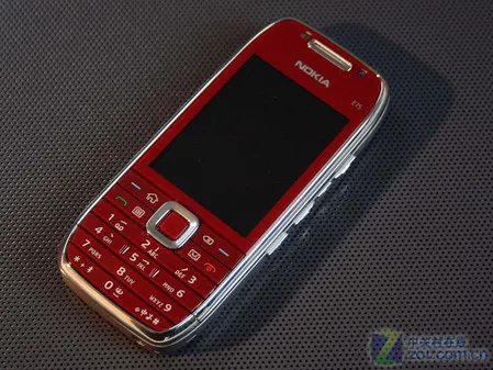 纤薄时尚侧滑键盘机 诺基亚E75降近百元