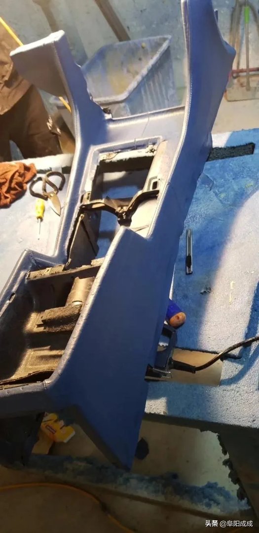 车子内饰如何翻新？