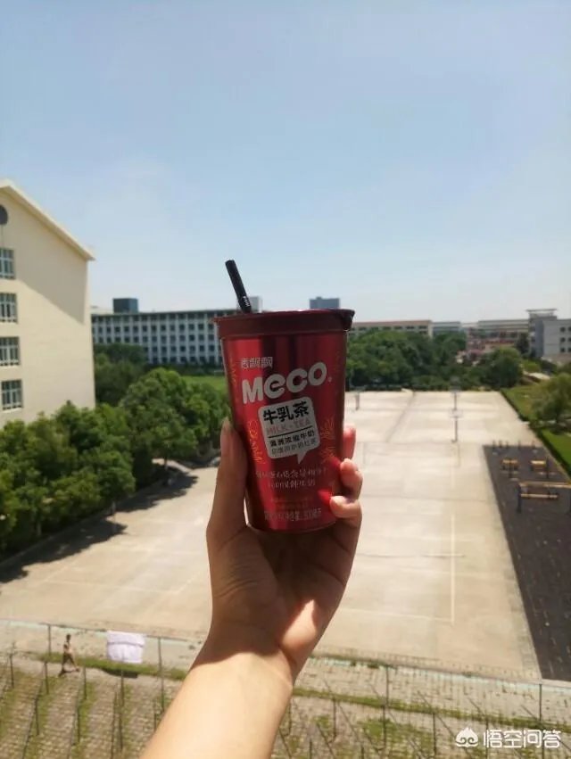 陈伟霆代言的红色奶茶，好像叫Meco牛乳茶，跟香飘飘是什么关系？