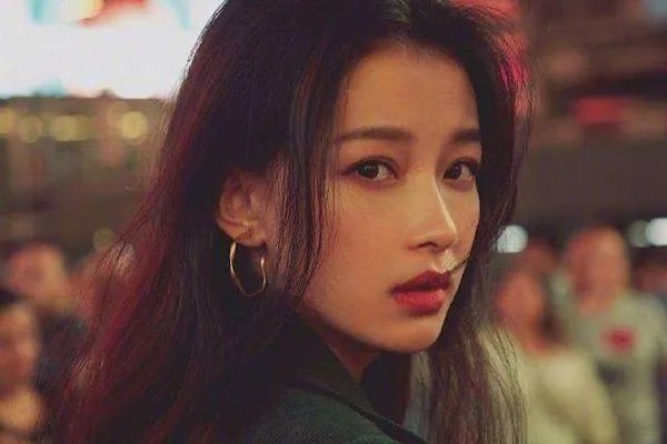 孙怡去拍戏背了个高仿包,被其他女演员一眼认出了吗?