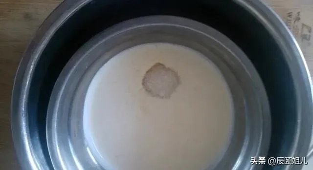 淡奶油怎么打发能让它更稳定更细腻些?