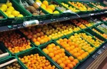 阿姨1个月交往20多名男子让买水果！这位阿姨的行为合法吗？