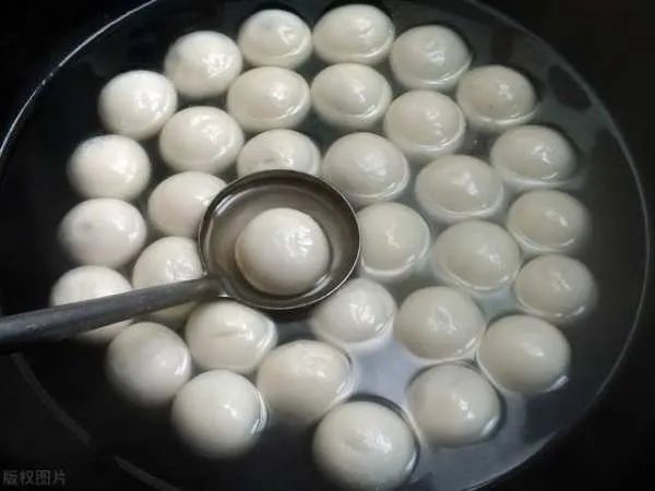 北方元宵和南方汤圆，到底有何区别？