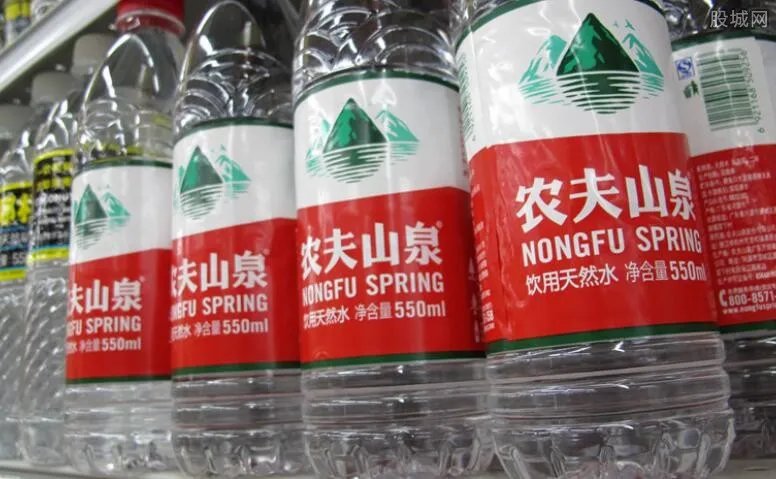农夫山泉股价年内暴跌40% 公司股票每股多少钱？