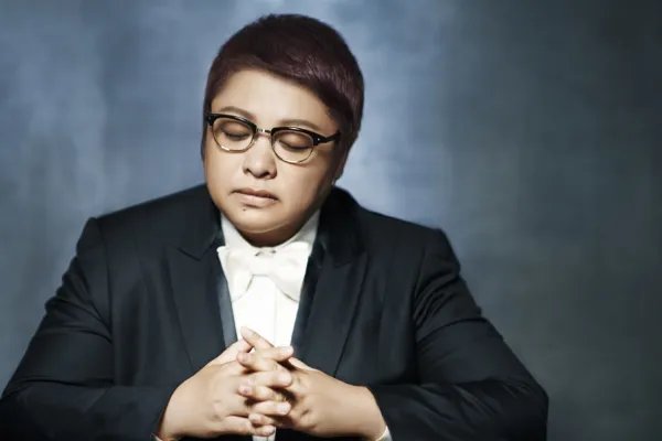 韩红暴瘦后罕现身，她究竟是经历了什么？