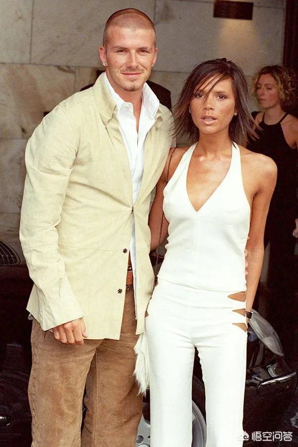 贝克汉姆和维多利亚当年是如何走在一起的？为啥很多球迷认为贝嫂毁了小贝的生涯？