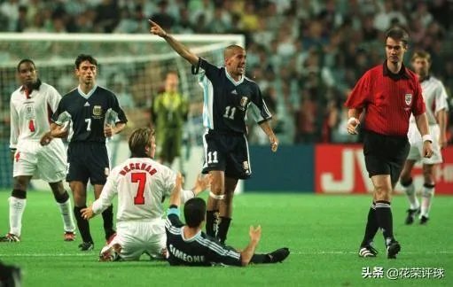 贝克汉姆和维多利亚当年是如何走在一起的？为啥很多球迷认为贝嫂毁了小贝的生涯？