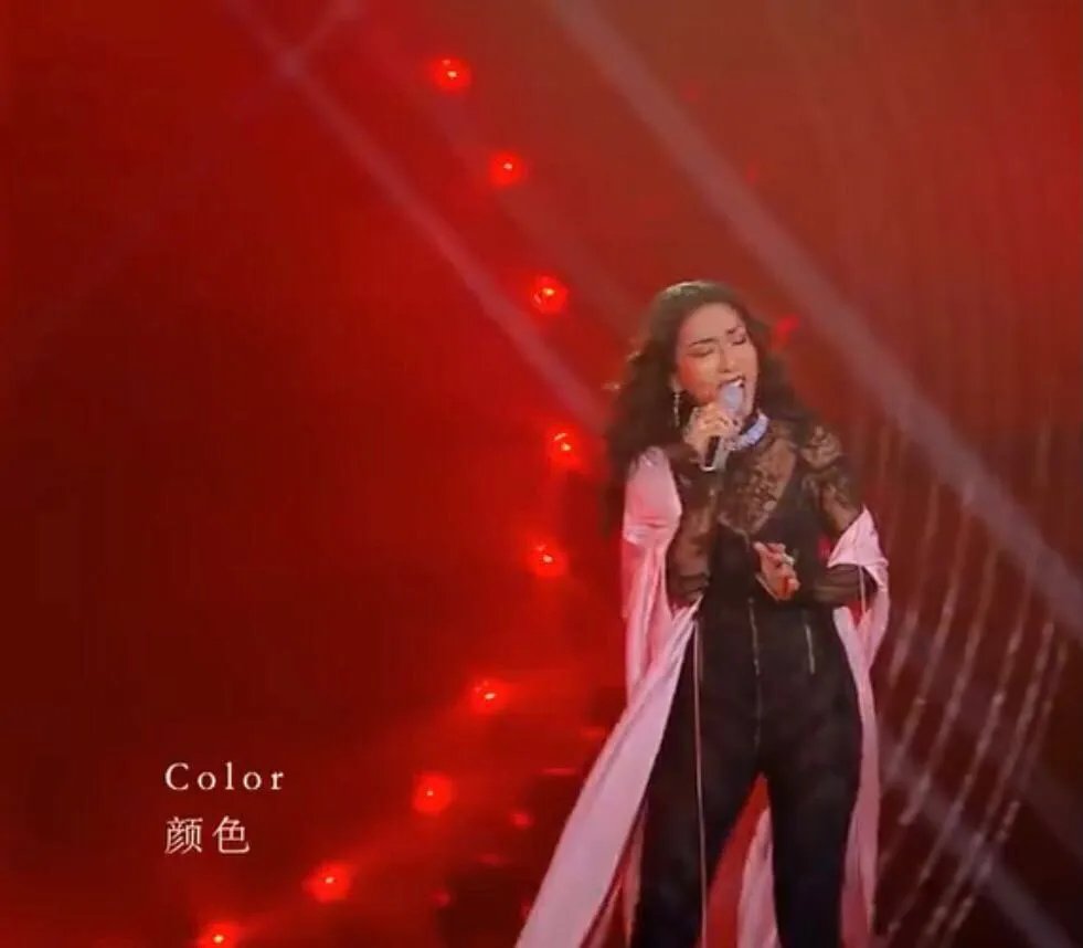 吉克隽逸《彩色的黑》