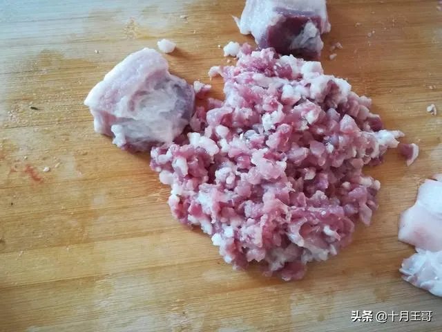 鲁菜系的山东酥肉哪做的最有特色？