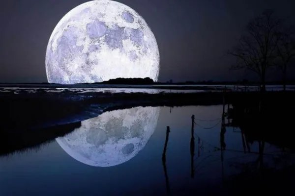 配月亮图片发朋友圈的句子