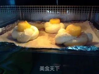 黄桃面包配法罗夫蛋奶冰激凌