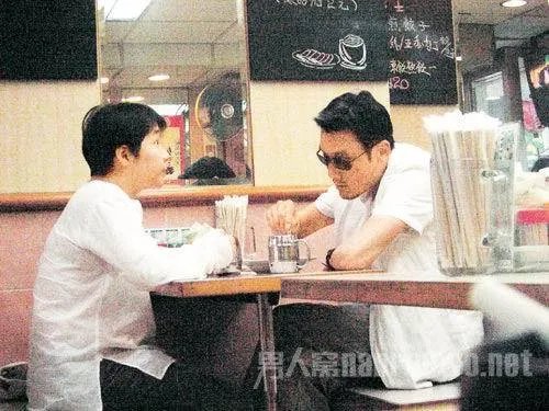 梁家辉妻子的旧照曝光了吗？