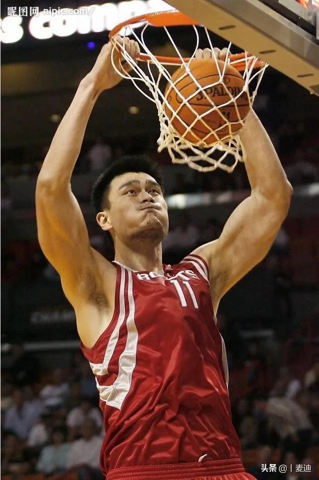 姚明为什么能扣篮？
