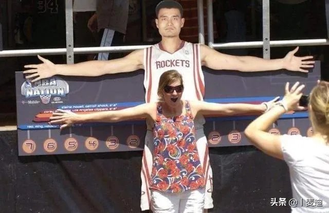 姚明为什么能扣篮？