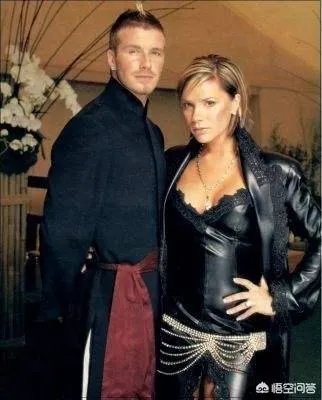 贝克汉姆和维多利亚当年是如何走在一起的？为啥很多球迷认为贝嫂毁了小贝的生涯？