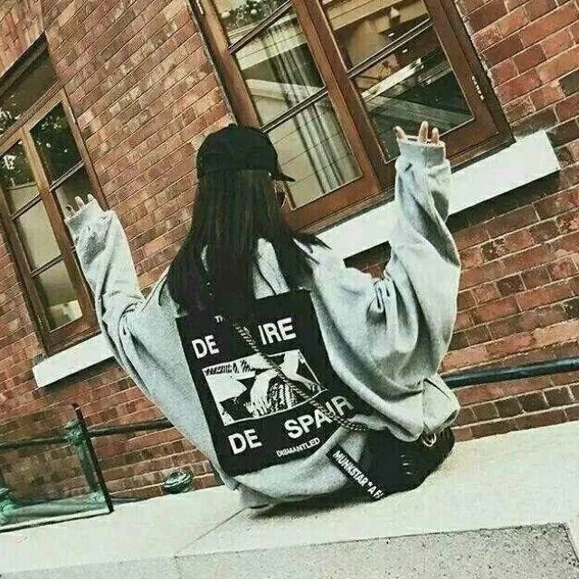 有没有唯美好看的女生背影插画图片?