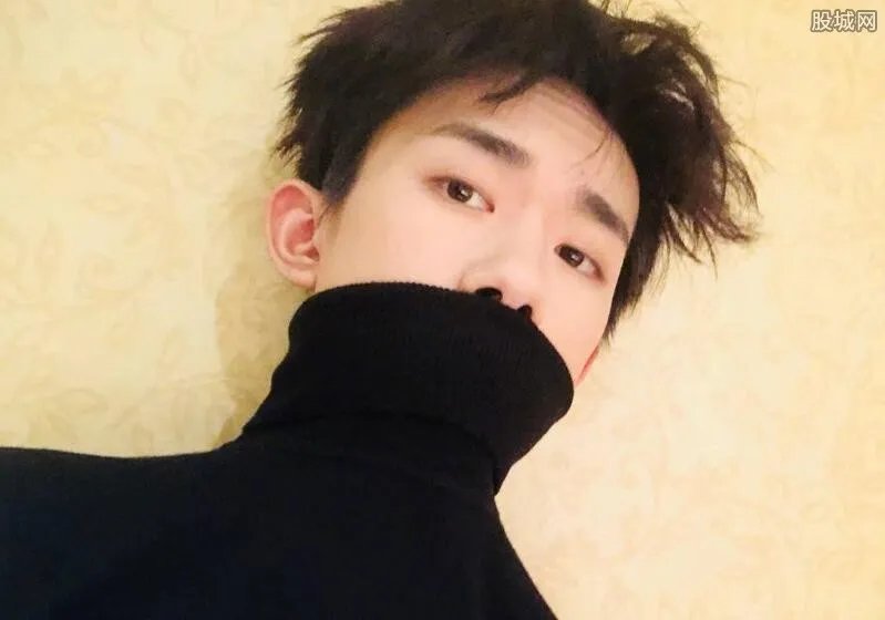 易烊千玺整容了吗 易烊千玺家庭背景大揭秘