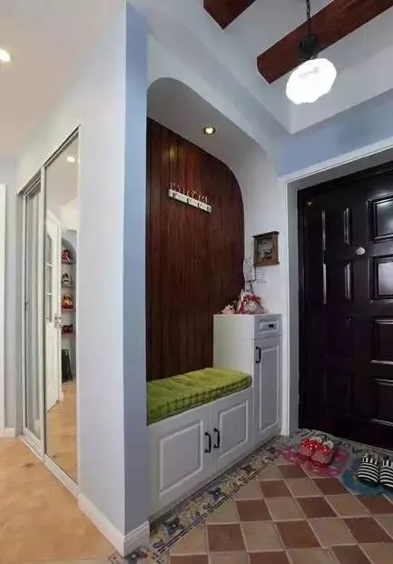 玄关柜做到顶好还是不好？