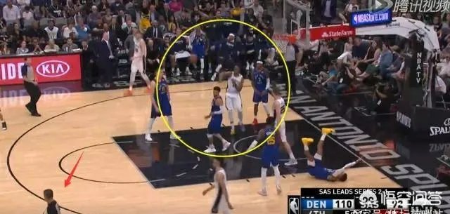 马刺VS掘金G4,最后时刻德罗赞用球怒砸裁判被驱逐出场,当时什么情况?