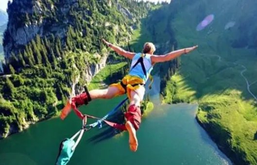 蹦极是什么感觉的？