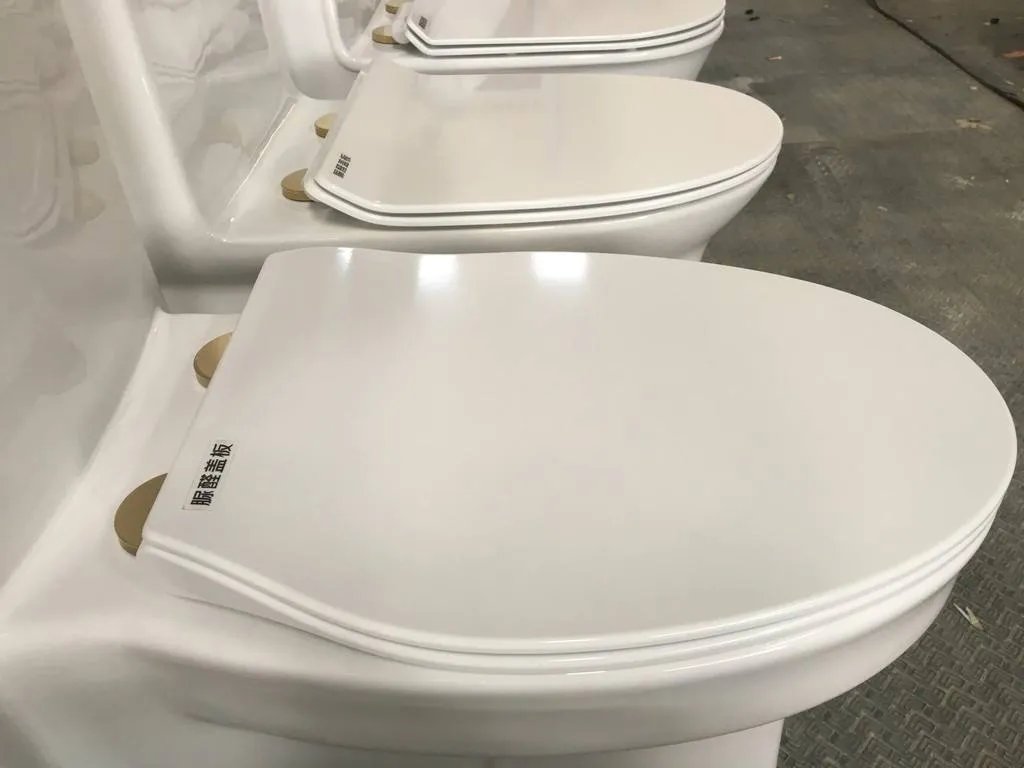 马桶盖板怎么拆