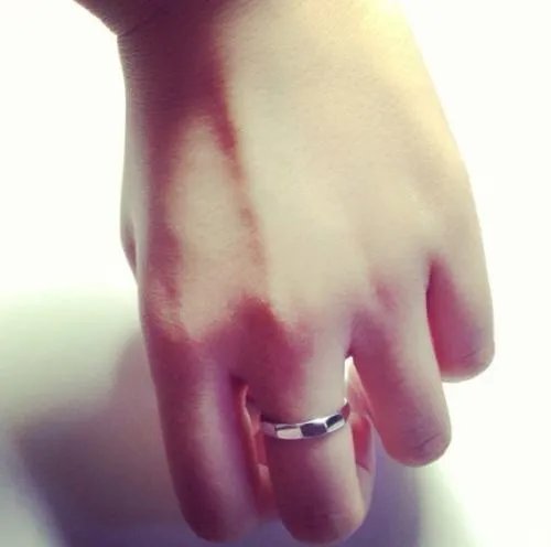 中指戴戒指什么意思 十个手指戴戒指的意思