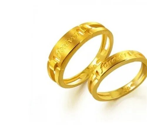 周生生对戒做婚戒怎么样 婚戒适合平常携带吗