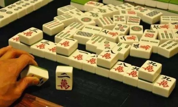 抹过药水的麻将图片