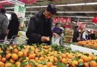 阿姨1个月交往20多名男子让买水果！这位阿姨的行为合法吗？