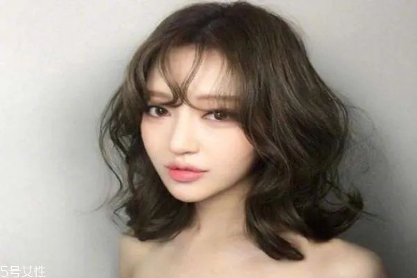 今年最流行的发型图片短发烫发 纹理烫短发图片女