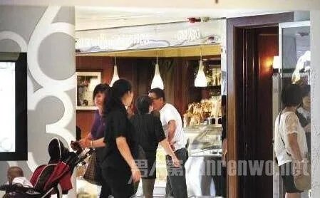 梁家辉妻子的旧照曝光了吗？