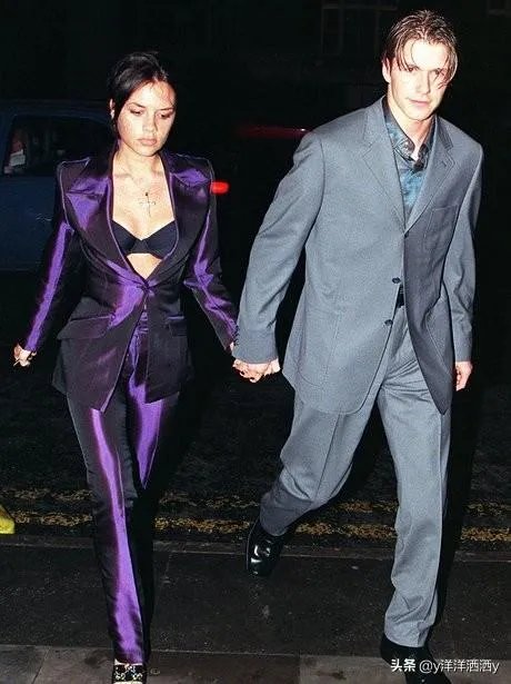 贝克汉姆和维多利亚当年是如何走在一起的？为啥很多球迷认为贝嫂毁了小贝的生涯？