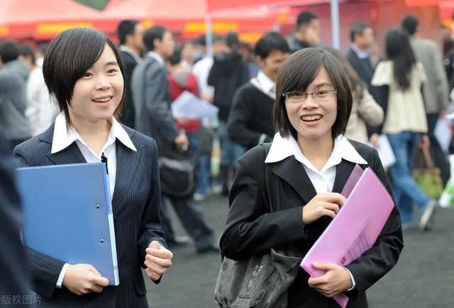 烟草公司招聘条件及待遇如何？好进吗？