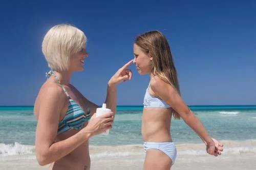 涂完隔离霜还需要涂防晒霜吗？它们的顺序是先涂哪个？