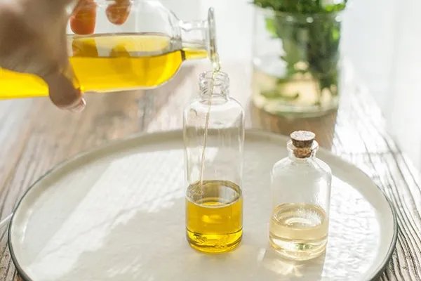 卸妆油的正确使用方法 如何卸妆才能令皮肤更干净