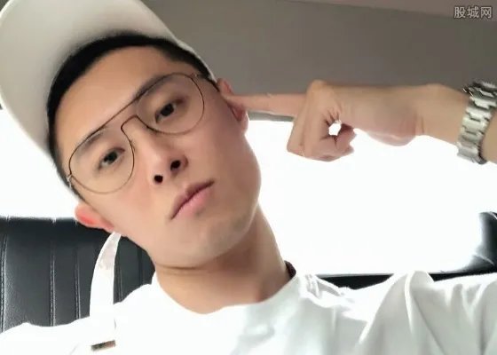 买超家庭背景 买超和王思聪是什么关系？