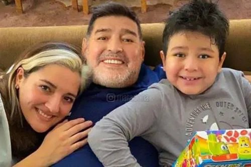 马拉多纳生前最后的音频发给了前妻男友，这说明了什么？