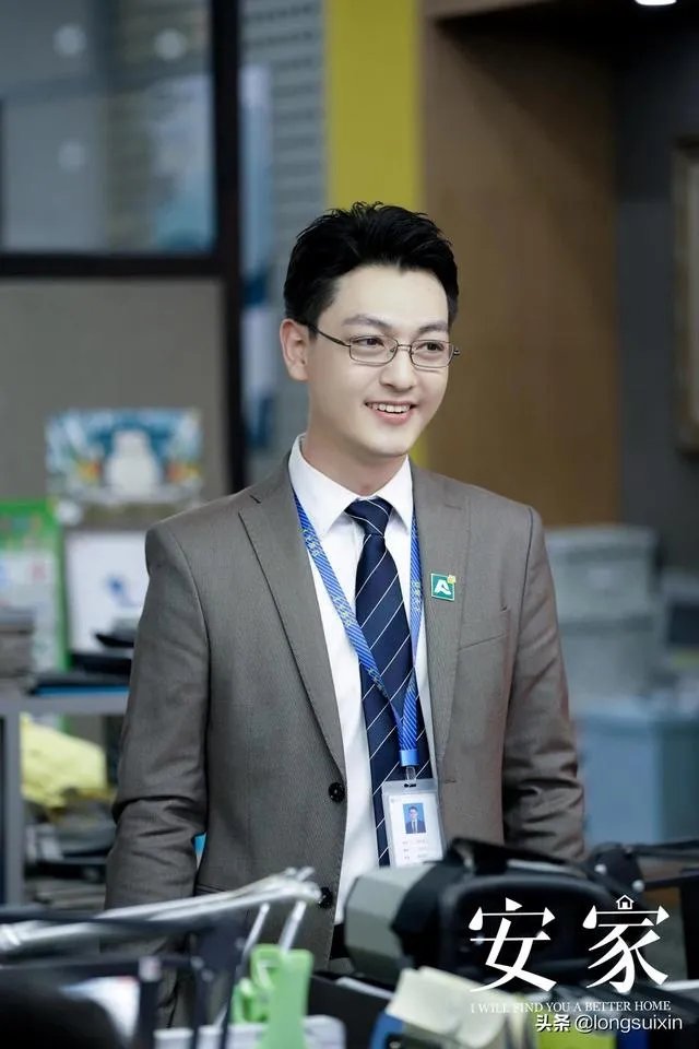 《安家》里季明亮这个角色是不是很有问题？为什么985评价他“水很深”？