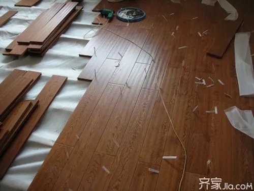 四种常见的实木地板铺装方法 实木地板铺装注意事项