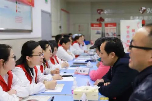 志愿义诊行 !华东疗养院志愿服务队为无锡市民送健康