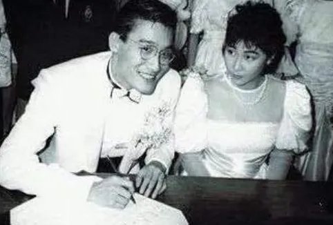 梁家辉妻子的旧照曝光了吗？