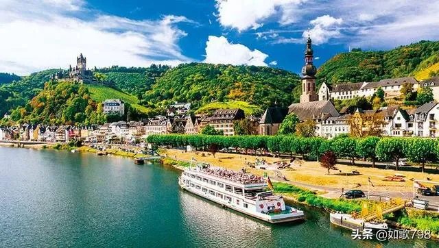 阿尔卑斯山在哪里？