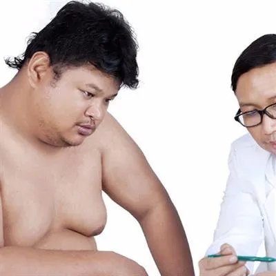 男人的胸大是怎么回事