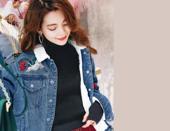 牛仔外套配什么裤子 女生穿牛仔外套配什么裤子好看