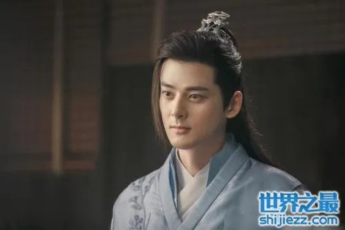 郭品超和马泽涵官宣恋情，年纪相差19岁，外表差距不大却被群嘲 ... 