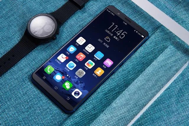 vivo新机据说是全面屏，但是为什么目前曝光的照片只是无边框手机？