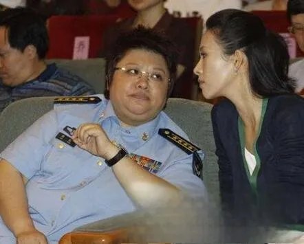 韩红老公是谁遭扒 传其系同性恋和管彤结婚接吻相片被曝