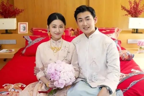 杨洋发文祝福王彦霖，终于赶上婚礼晚宴，他们此前有过哪些交集？
