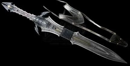 《魔兽》电影拍卖角色道具 莱恩国王盔甲卖出38万元